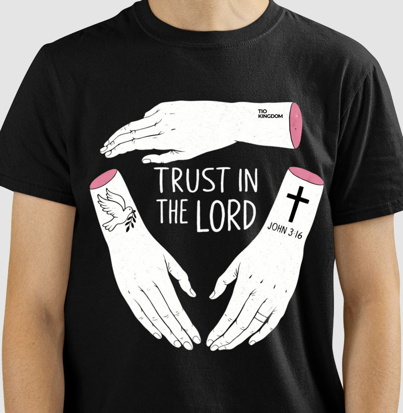 CAMISETA CRISTÃ GOSPEL TRUST IN THE LORD