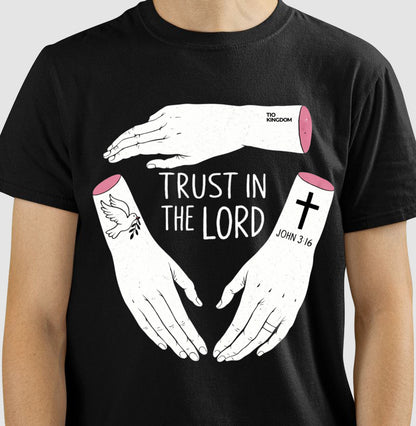 CAMISETA CRISTÃ GOSPEL TRUST IN THE LORD