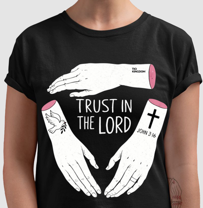CAMISETA CRISTÃ GOSPEL TRUST IN THE LORD